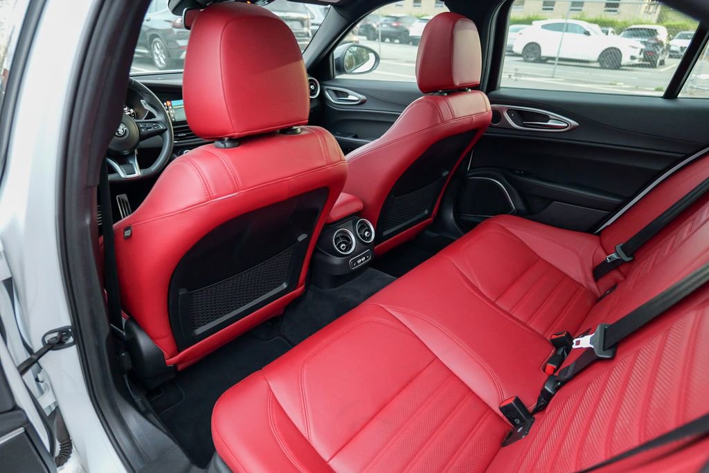 Used 2023 Alfa Romeo Giulia Veloce AWD/4WD image 27