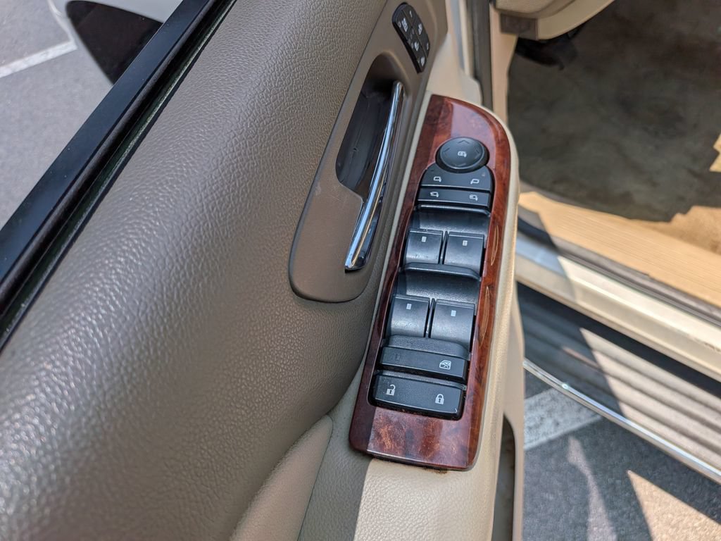 Used 2012 GMC Yukon XL SLT RWD image 9