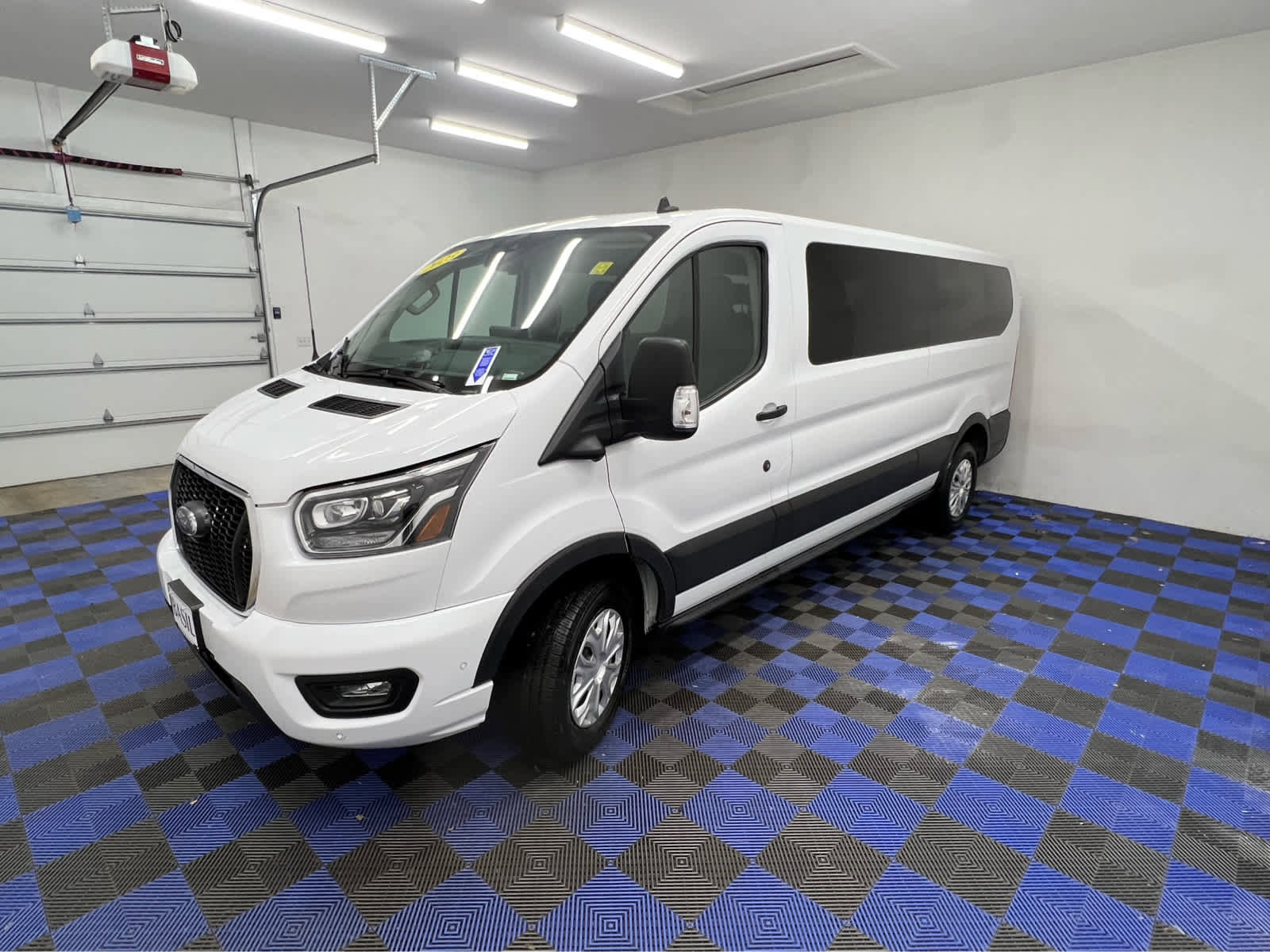 Used 2023 Ford Transit 350 XLT image 8