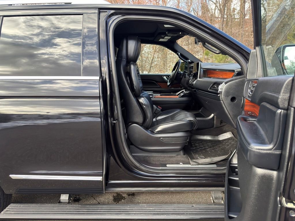 Used 2019 Lincoln Navigator Reserve image 29