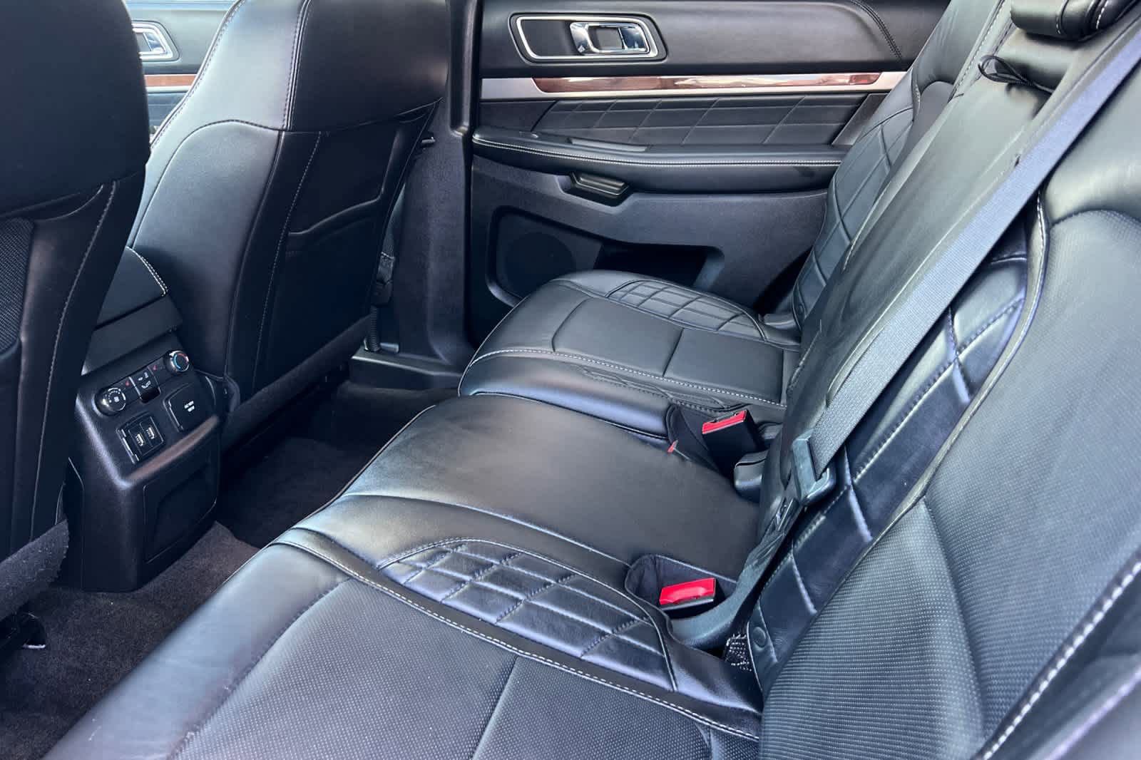 Used 2017 Ford Explorer Platinum image 3