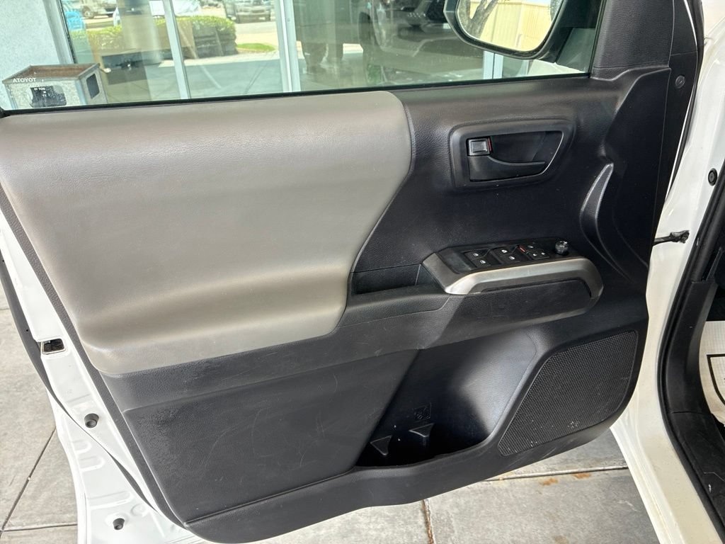 Used 2020 Toyota Tacoma SR5 AWD/4WD image 20