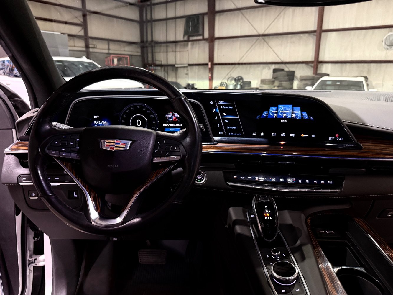 Used 2022 Cadillac Escalade Luxury AWD/4WD image 30