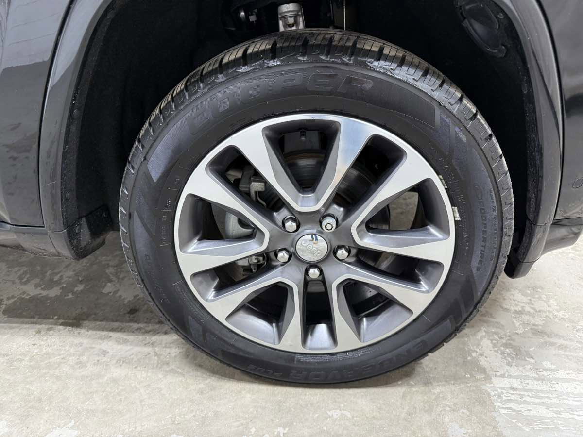 Used 2018 Jeep Grand Cherokee Overland image 7