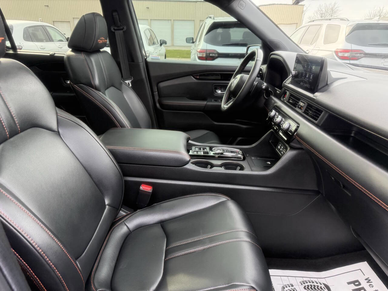 Used 2025 Honda Pilot TrailSport image 33