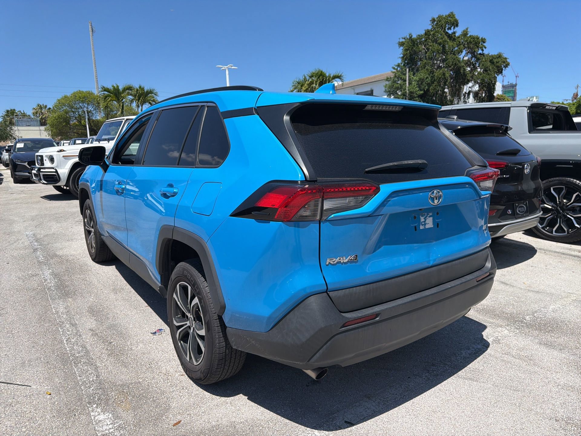 Used 2019 Toyota RAV4 LE FWD image 6