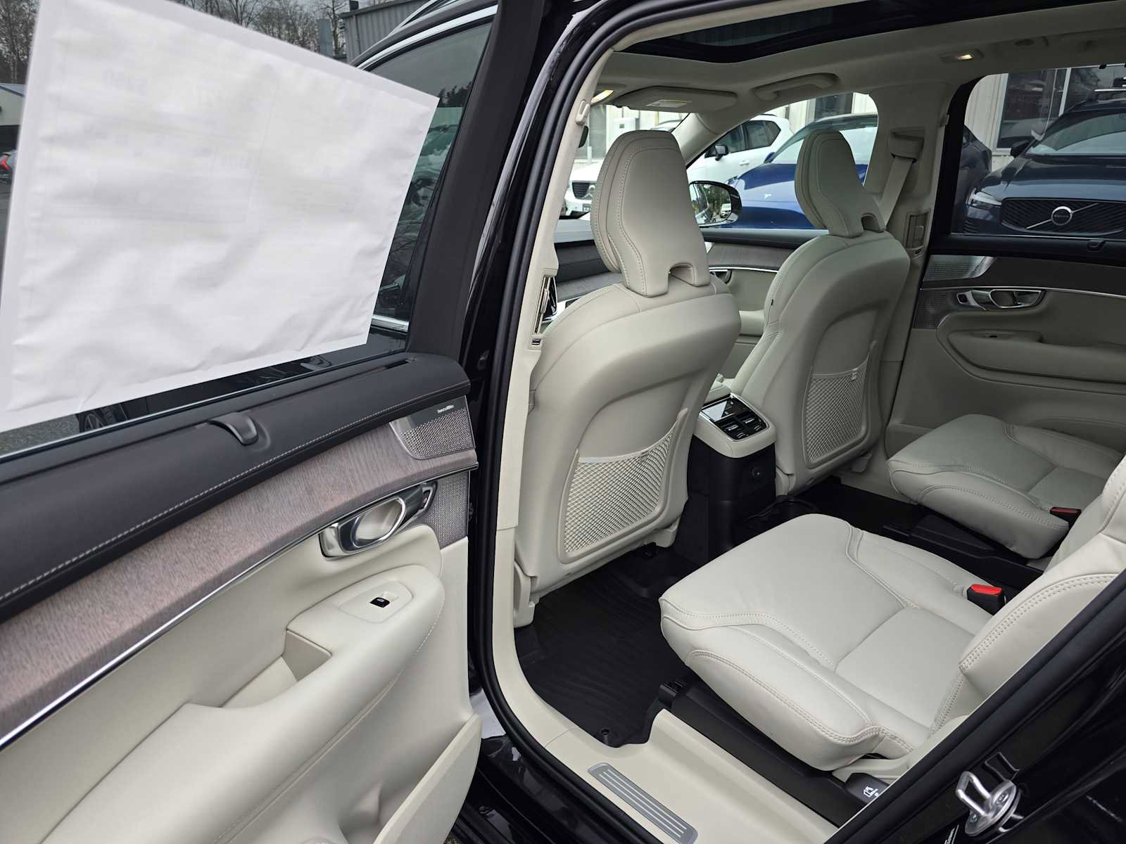 New 2026 Volvo XC90 T8 Ultra w/ Lounge Package image 15