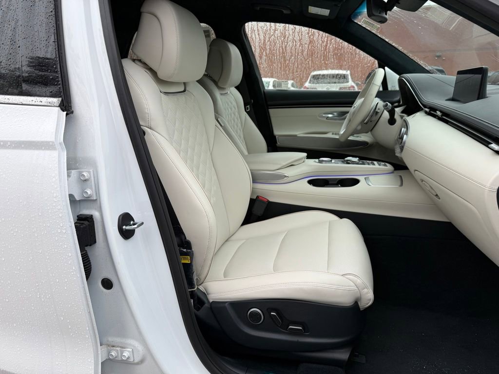 Used 2025 Genesis Electrified GV70 Advanced w/ Prestige Package image 31