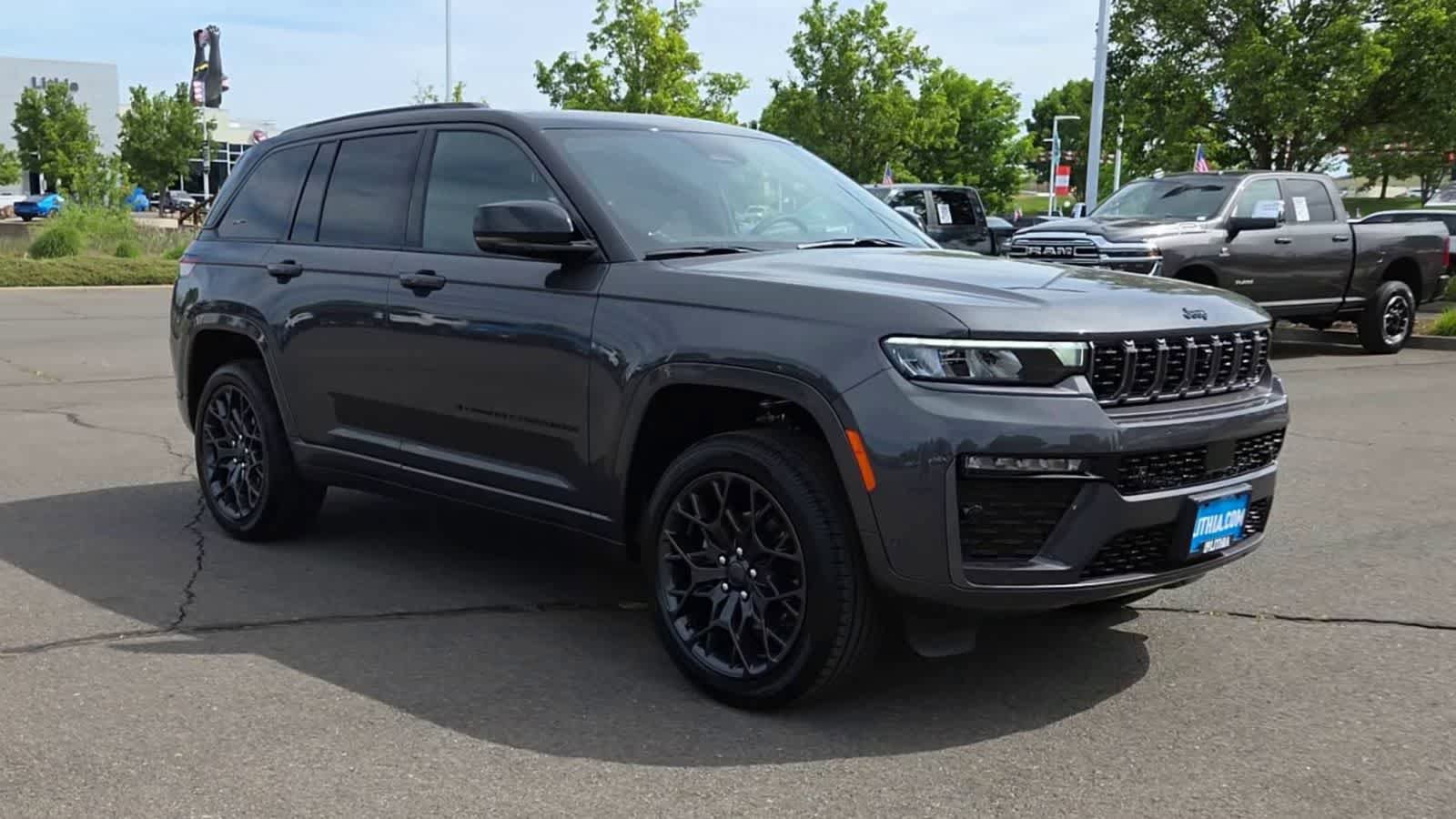 New 2026 Jeep Grand Cherokee Summit AWD/4WD image 2