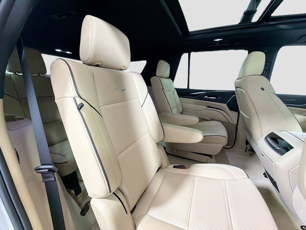 Used 2024 Cadillac Escalade Premium Luxury image 29