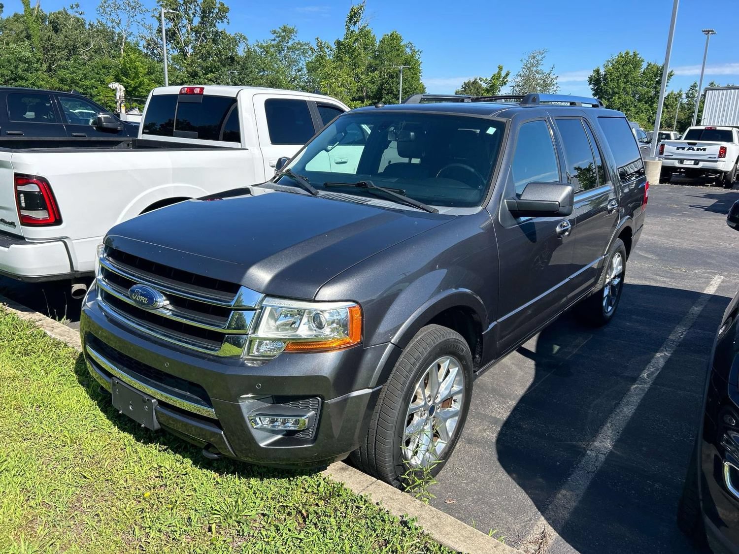 Used 2016 Ford Expedition Limited w/ Equipment Group 301A AWD/4WD image 5