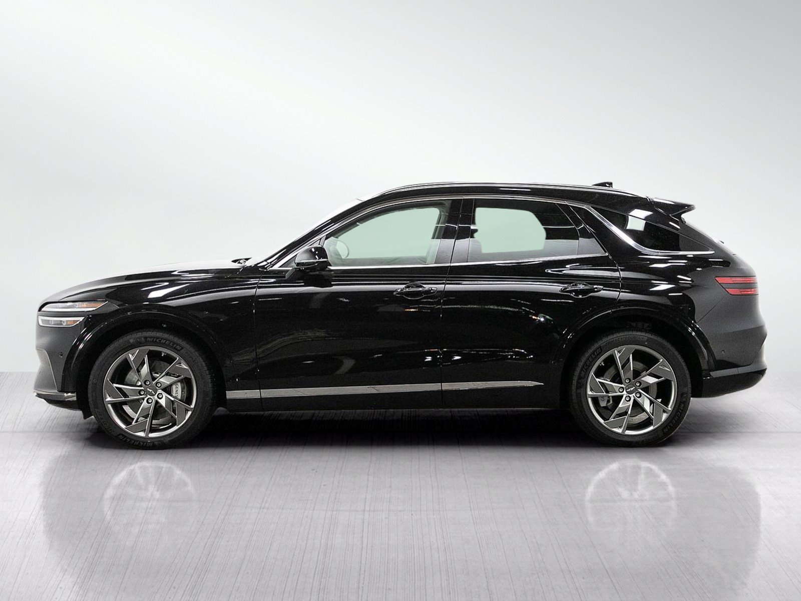 Used 2023 Genesis Electrified GV70 AWD/4WD image 2