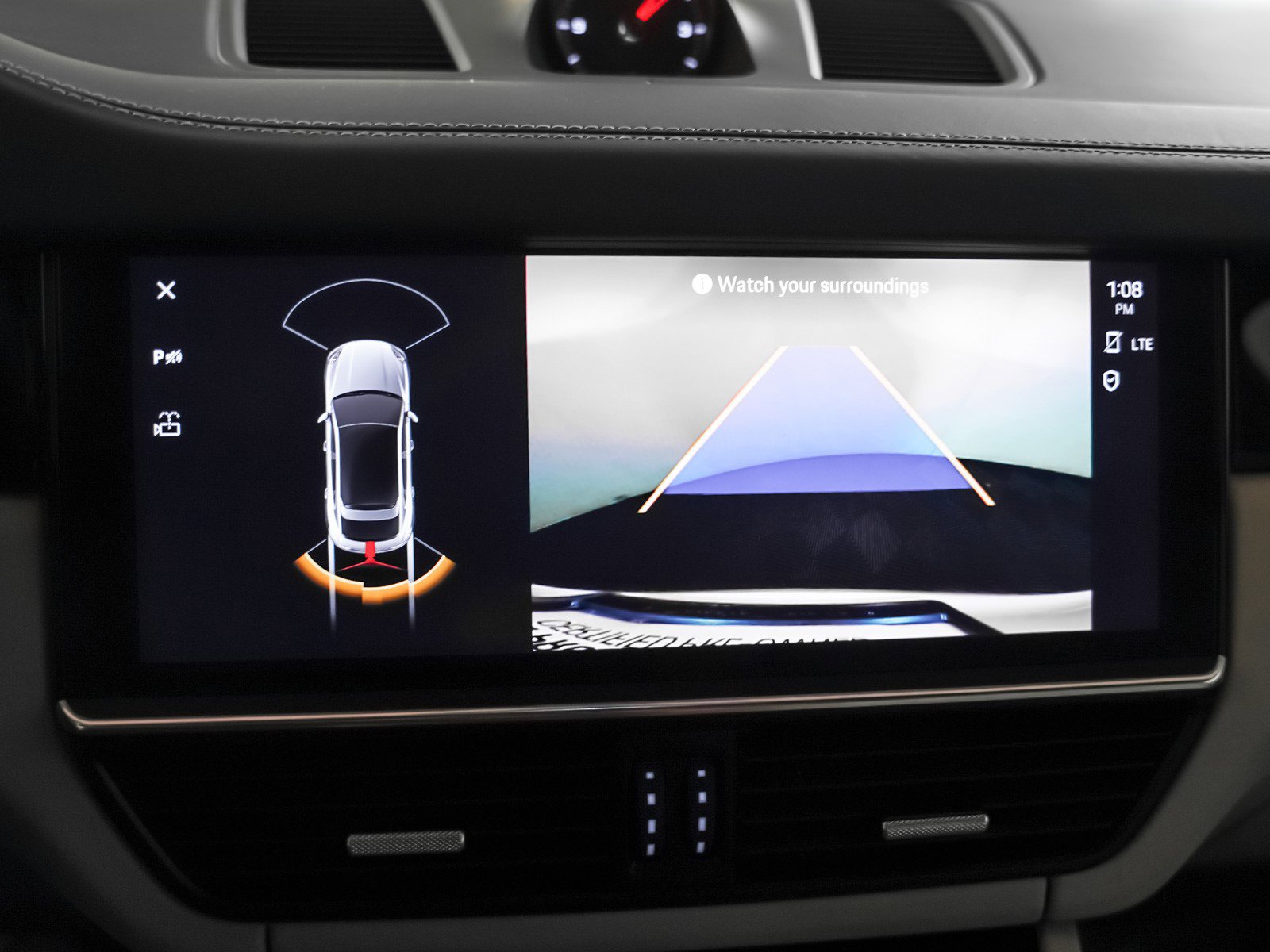 Used 2023 Porsche Cayenne Platinum Edition image 24