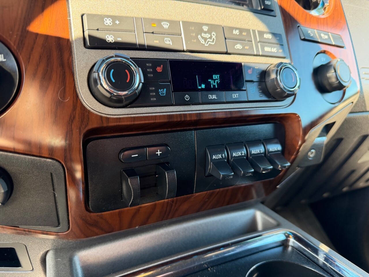 Used 2011 Ford F350 Lariat w/ Chrome Pkg image 12