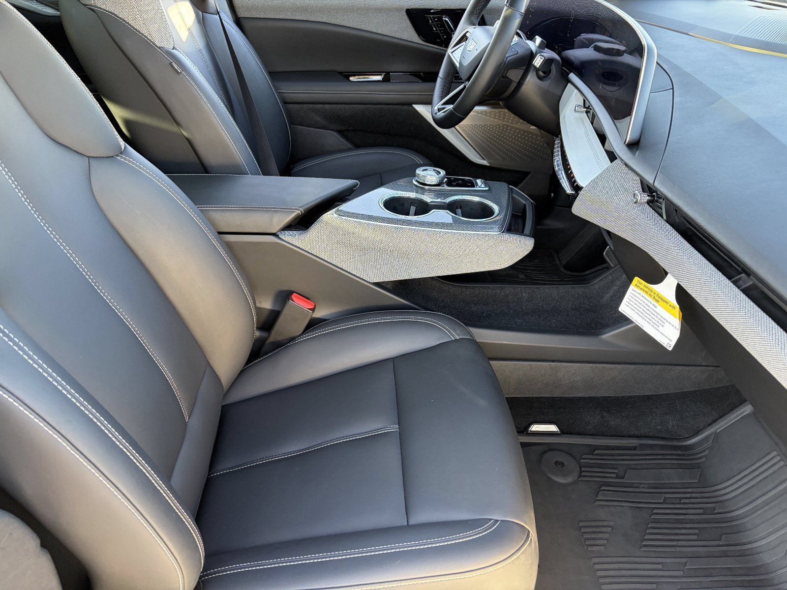 Certified 2025 Cadillac Optiq Sport 1 w/ LPO, ONYX Package AWD/4WD image 12