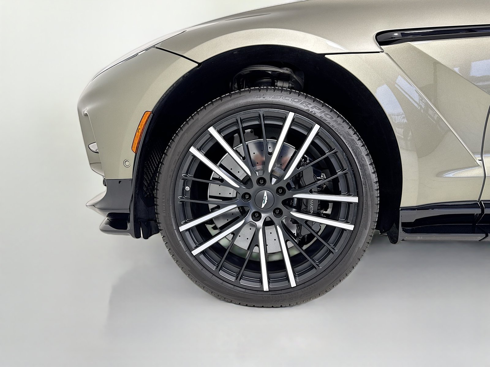 Used 2025 Aston Martin DBX 707 AWD/4WD image 10