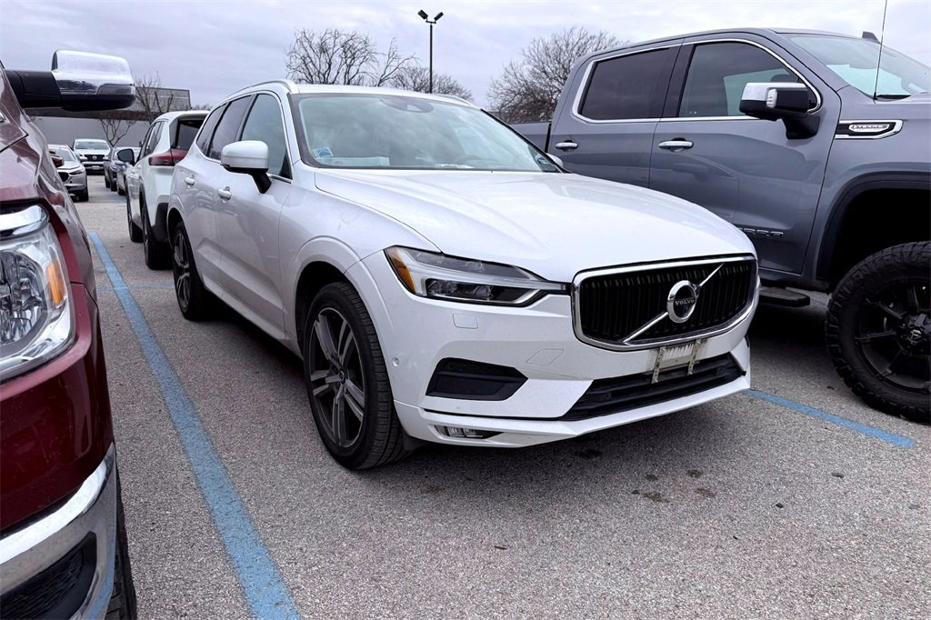 Used 2018 Volvo XC60 T6 Momentum w/ Advanced Package