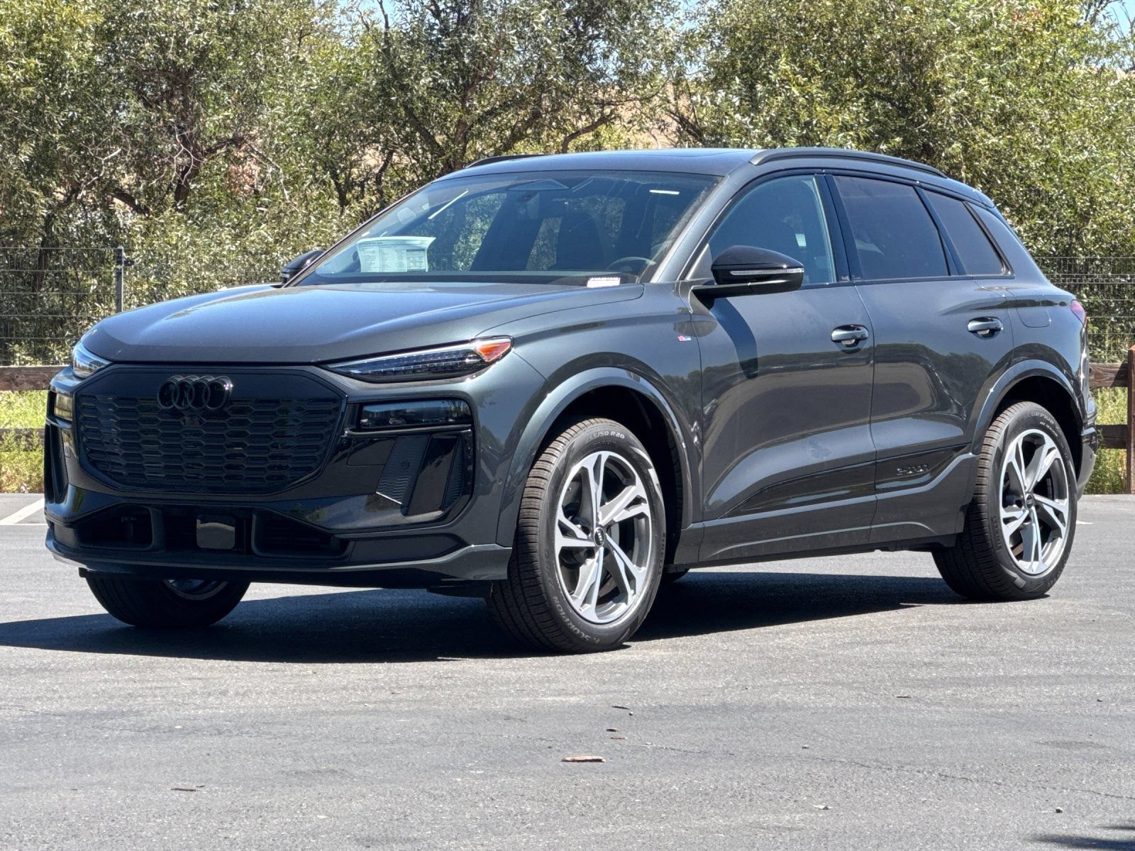 New 2027 Audi Q6 e-tron Premium Plus AWD/4WD image 2