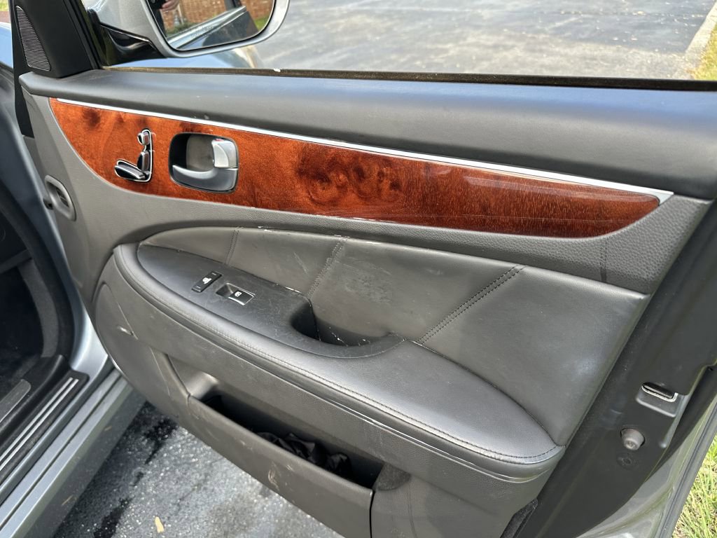 Used 2015 Hyundai Equus Signature RWD image 23