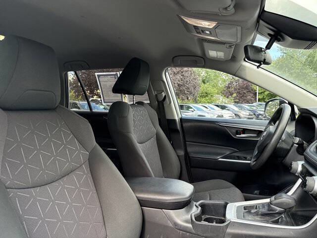 Used 2022 Toyota RAV4 XLE AWD/4WD image 8