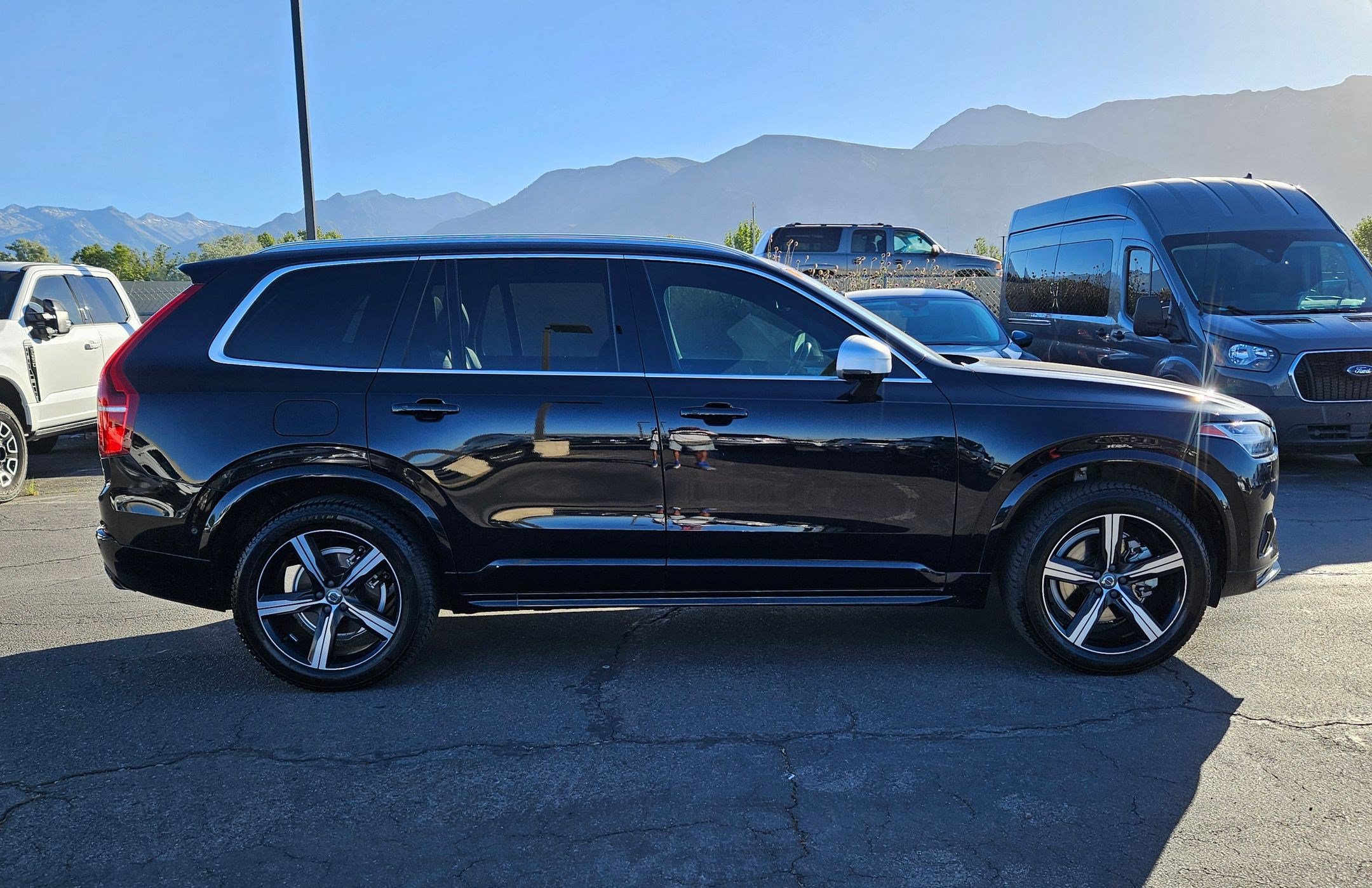 Used 2019 Volvo XC90 T6 R-Design w/ Advanced Package AWD/4WD image 2