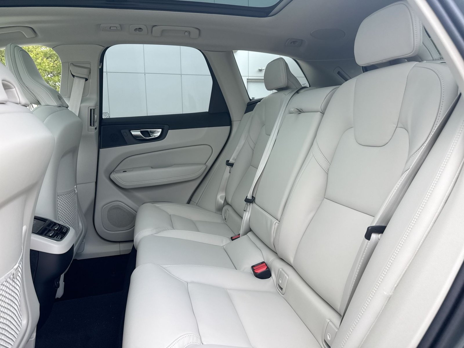 New 2026 Volvo XC60 B5 Ultra w/ Protection Package Premier AWD/4WD image 25