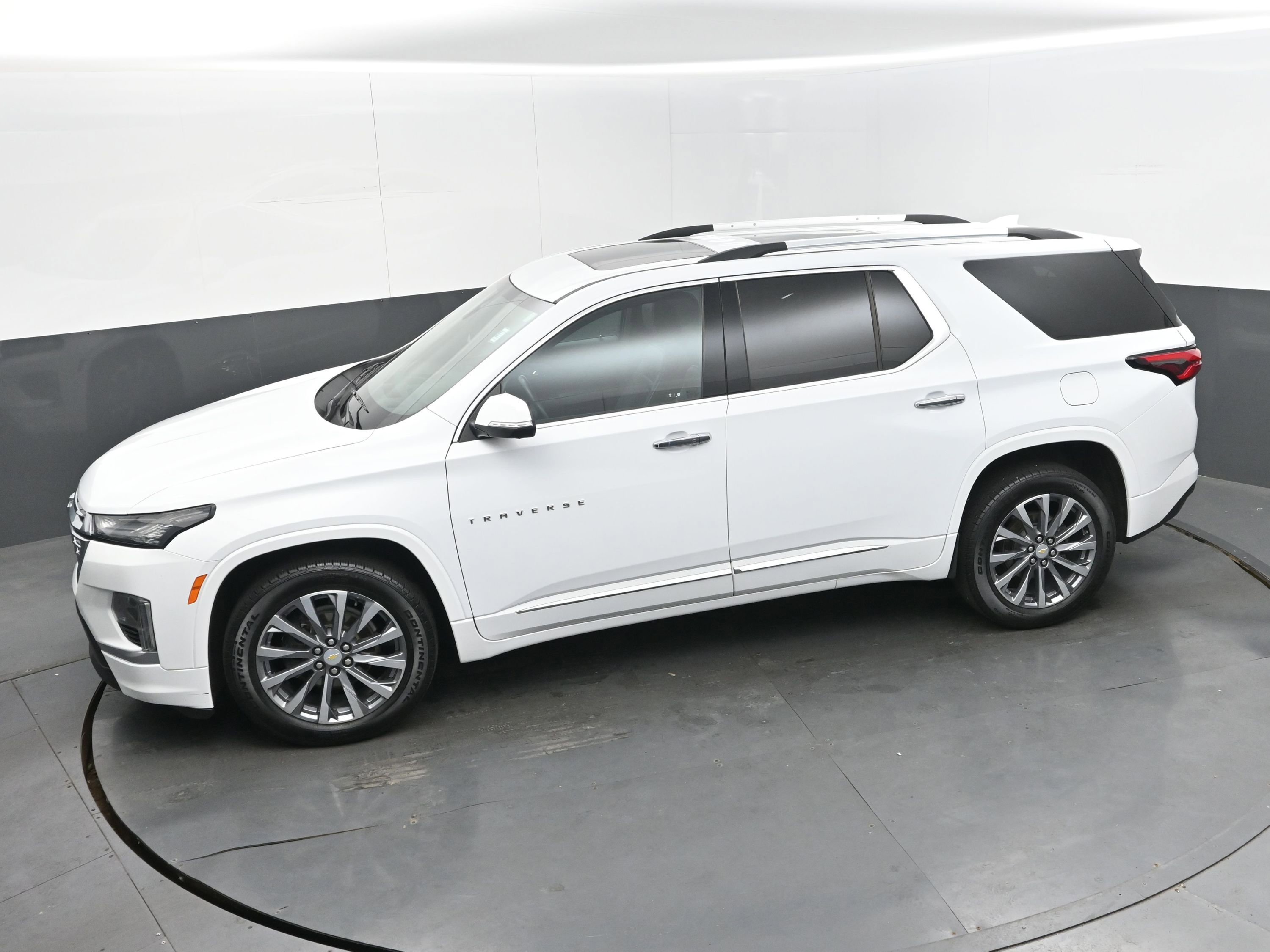 Used 2023 Chevrolet Traverse Premier image 34