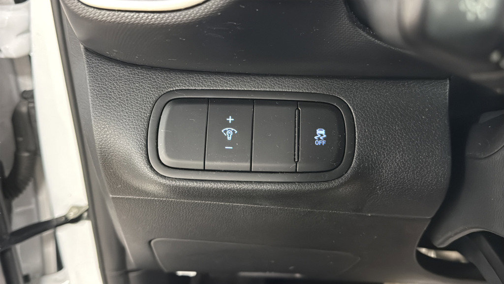 Used 2025 Hyundai Venue SEL FWD image 20