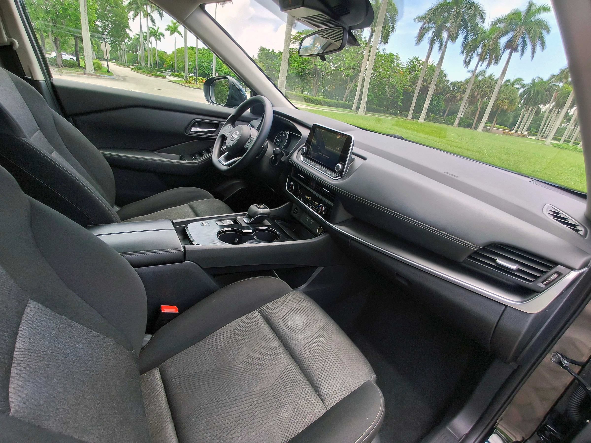Used 2024 Nissan Rogue SV FWD image 40