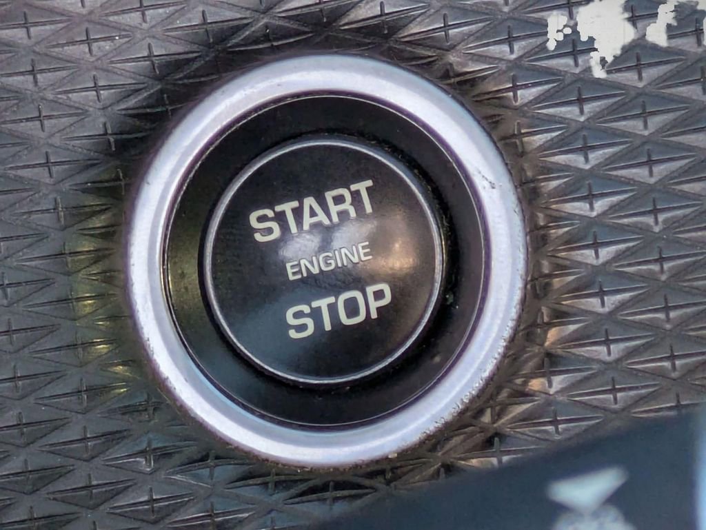 Used 2020 Land Rover Range Rover Velar R-Dynamic S image 24