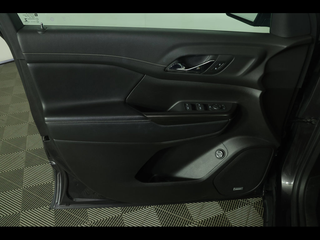 Used 2019 GMC Acadia SLT AWD/4WD image 18