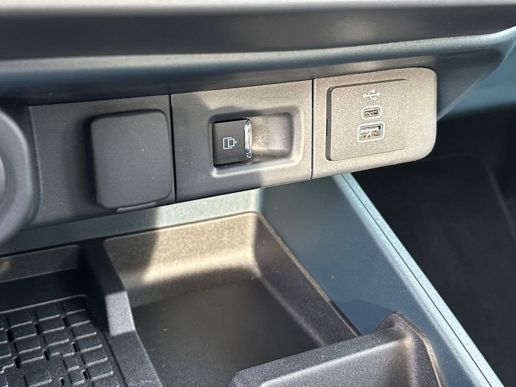 Used 2025 Ford Maverick Lariat image 18