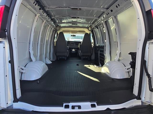 New 2026 Chevrolet Express 2500 w/ Driver Convenience Package image 15