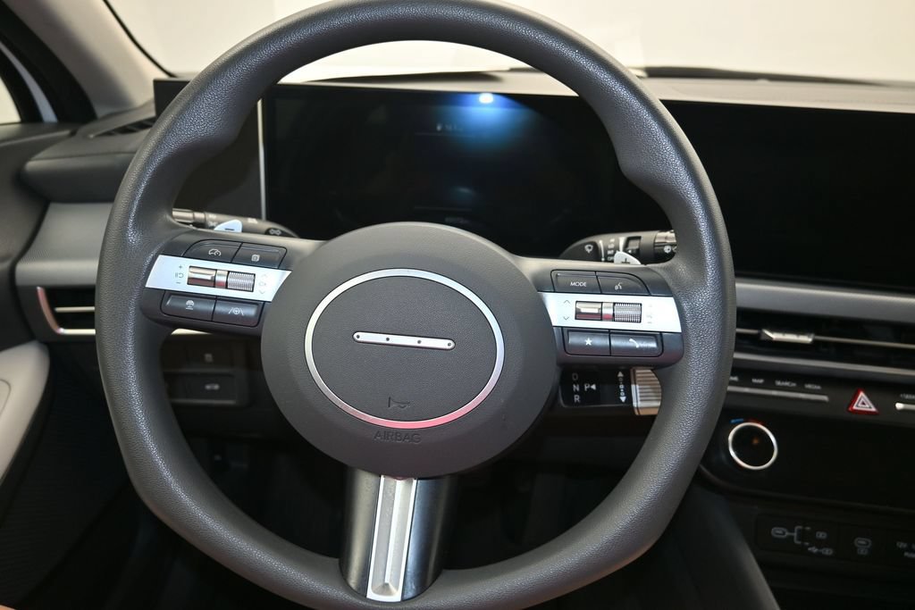 Used 2025 Hyundai Sonata SEL FWD image 13