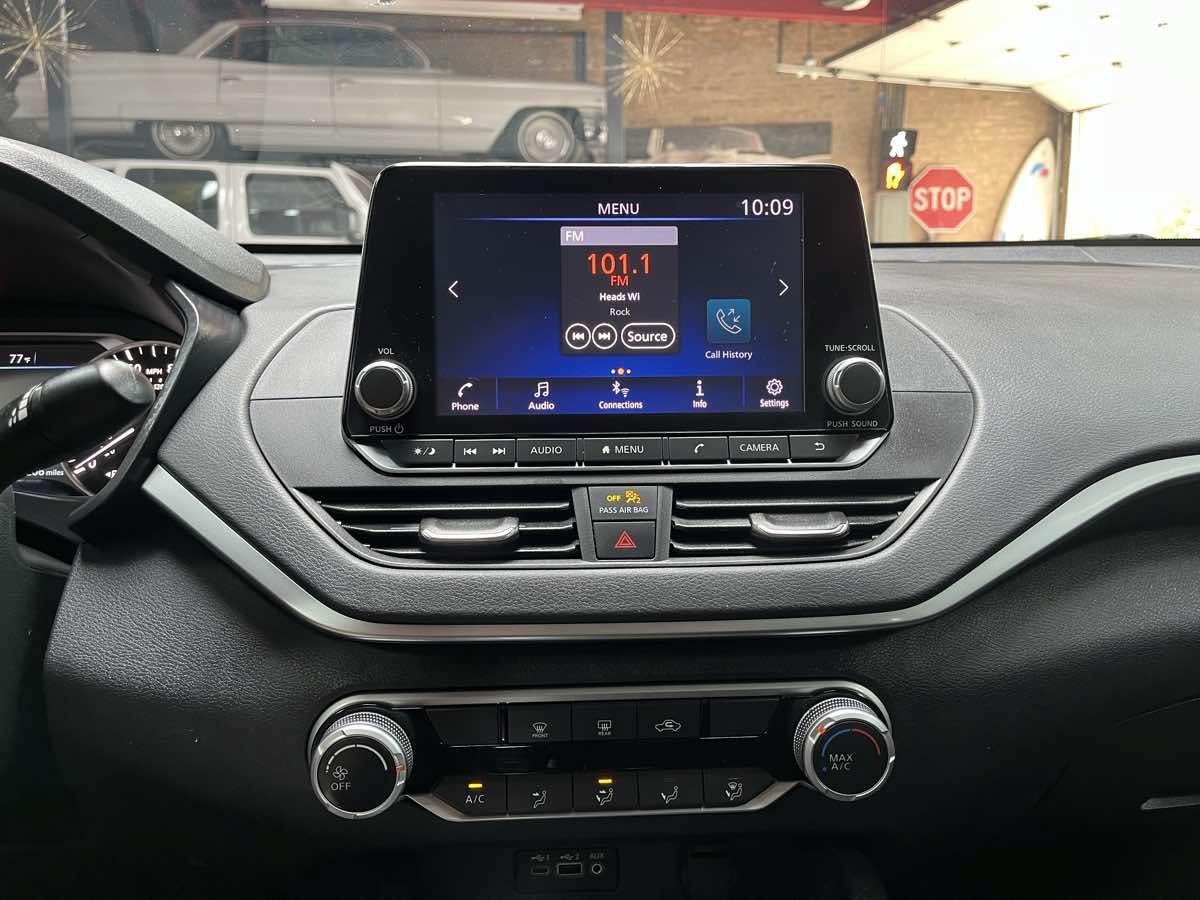 Used 2022 Nissan Altima 2.5 SV FWD image 19
