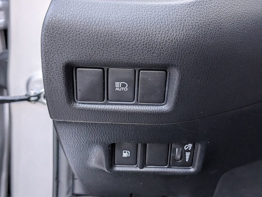 Used 2018 Toyota C-HR XLE image 24