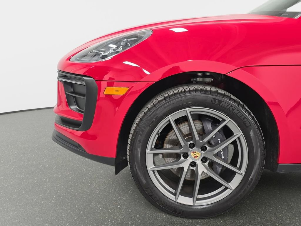 Used 2025 Porsche Macan AWD/4WD image 10