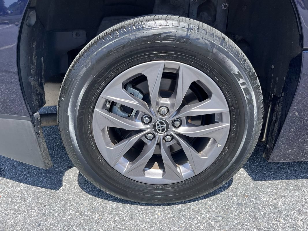 Used 2021 Toyota Sienna XLE w/ XLE Plus Package FWD image 24