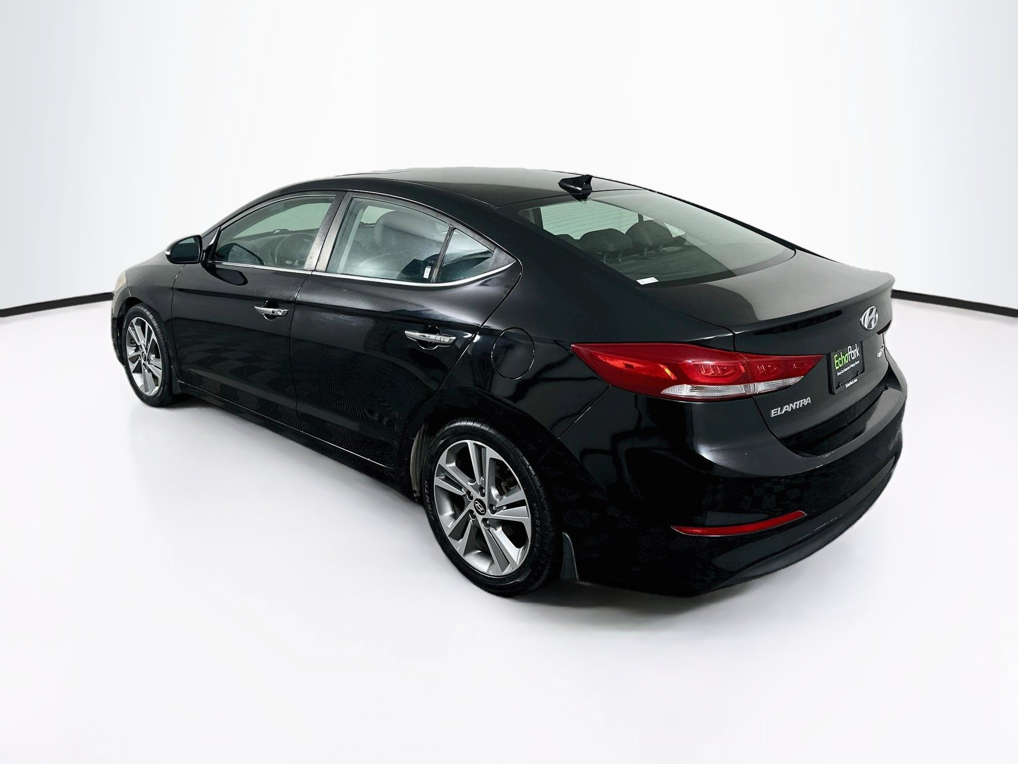 Used 2017 Hyundai Elantra Limited w/ Limited Tech Package 08 FWD image 5