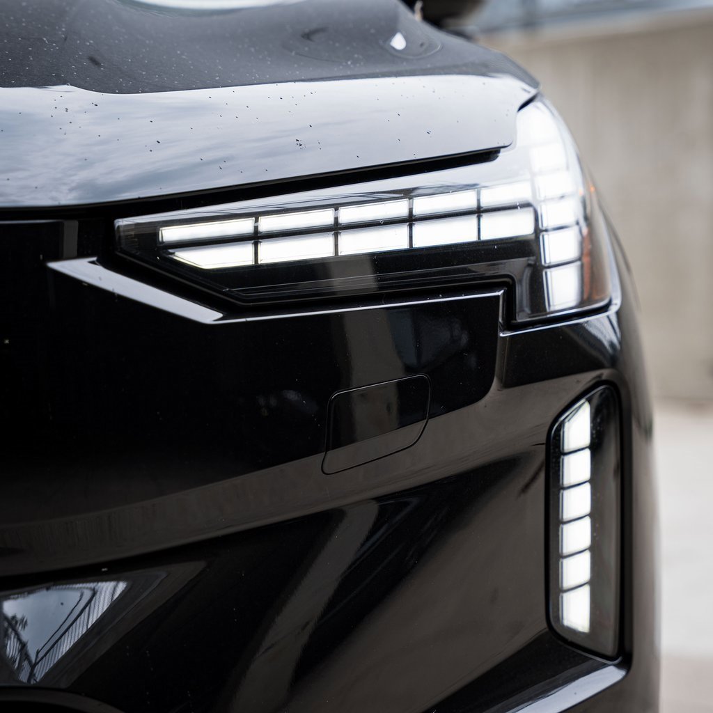 New 2025 Volvo EX90 Plus image 3