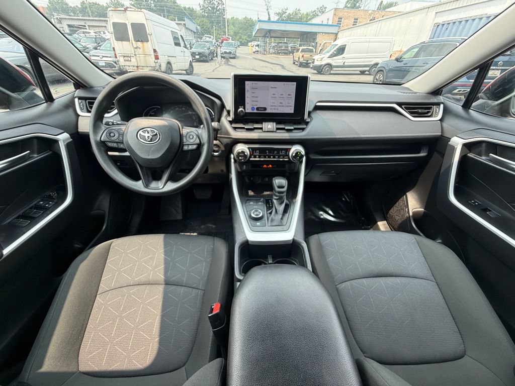 Used 2025 Toyota RAV4 XLE AWD/4WD image 25