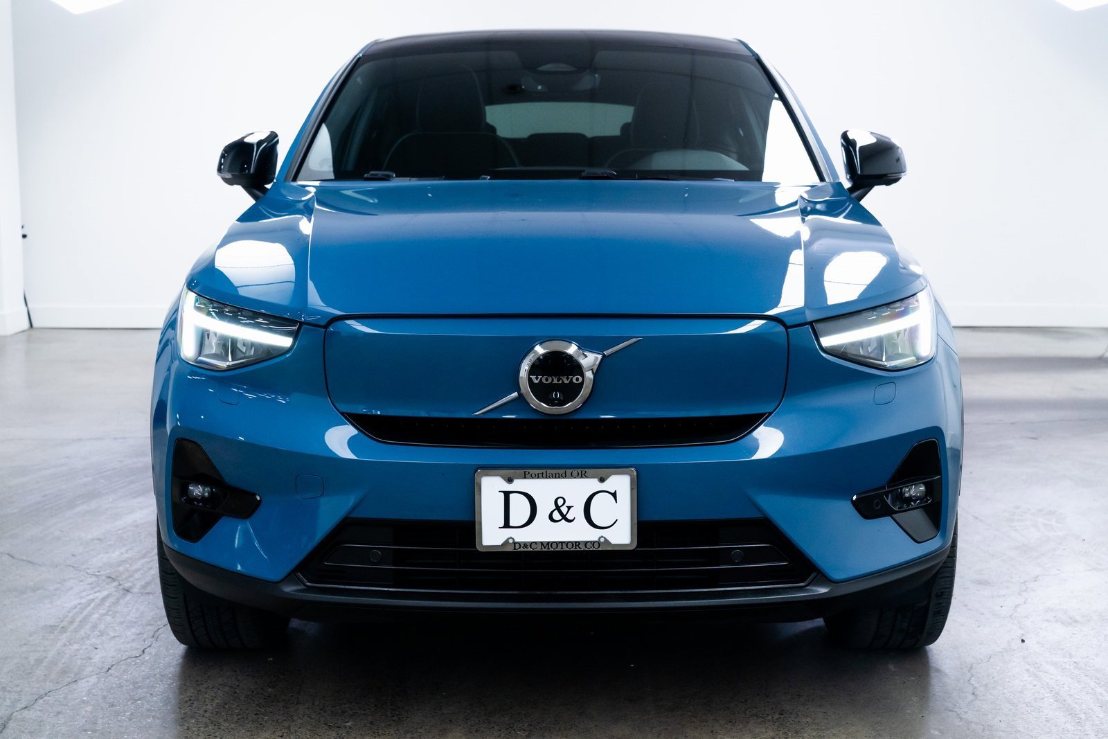 Used 2023 Volvo C40 P8 Recharge Plus w/ Climate Package image 2