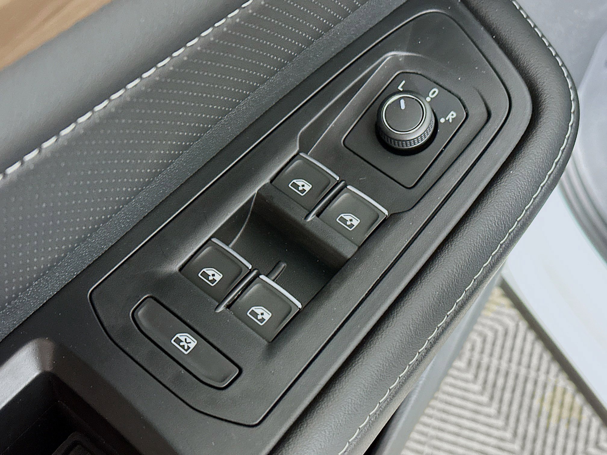 New 2026 Volkswagen Atlas SE image 17