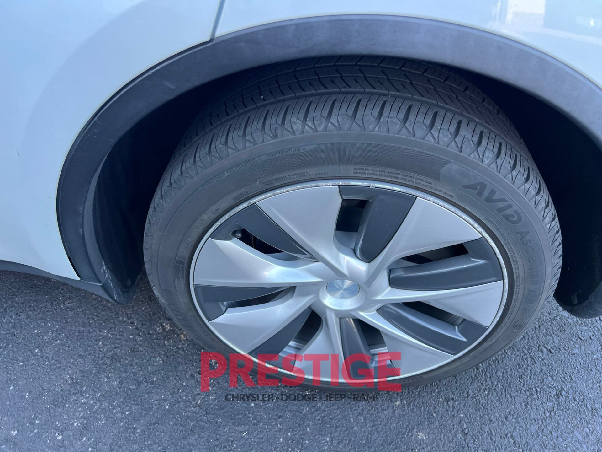 Used 2021 Tesla Model Y Long Range AWD/4WD image 13