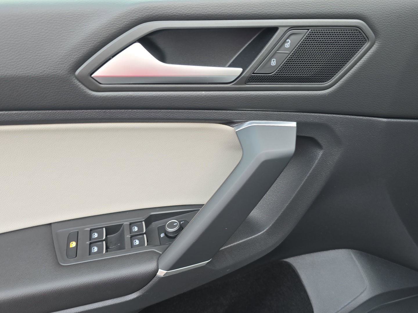 Used 2020 Volkswagen Tiguan SE image 15