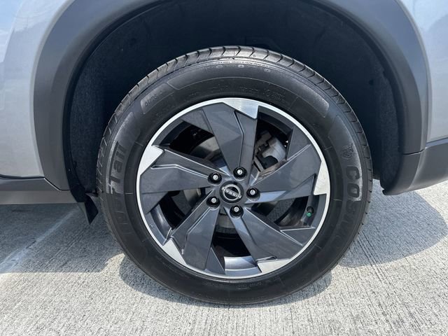 Used 2024 Nissan Rogue SV image 11