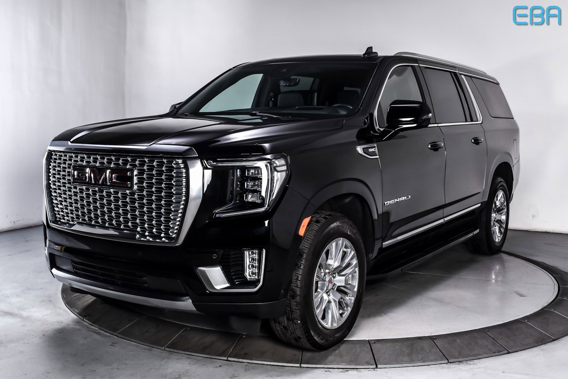 Used 2024 GMC Yukon XL Denali w/ Advanced Technology Package image 2
