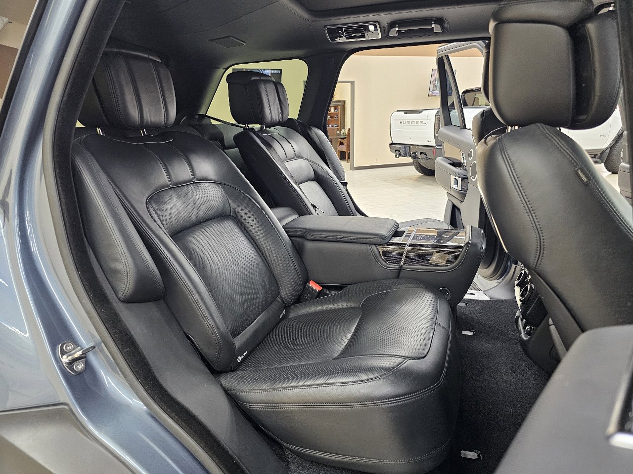 Used 2019 Land Rover Range Rover Autobiography image 26