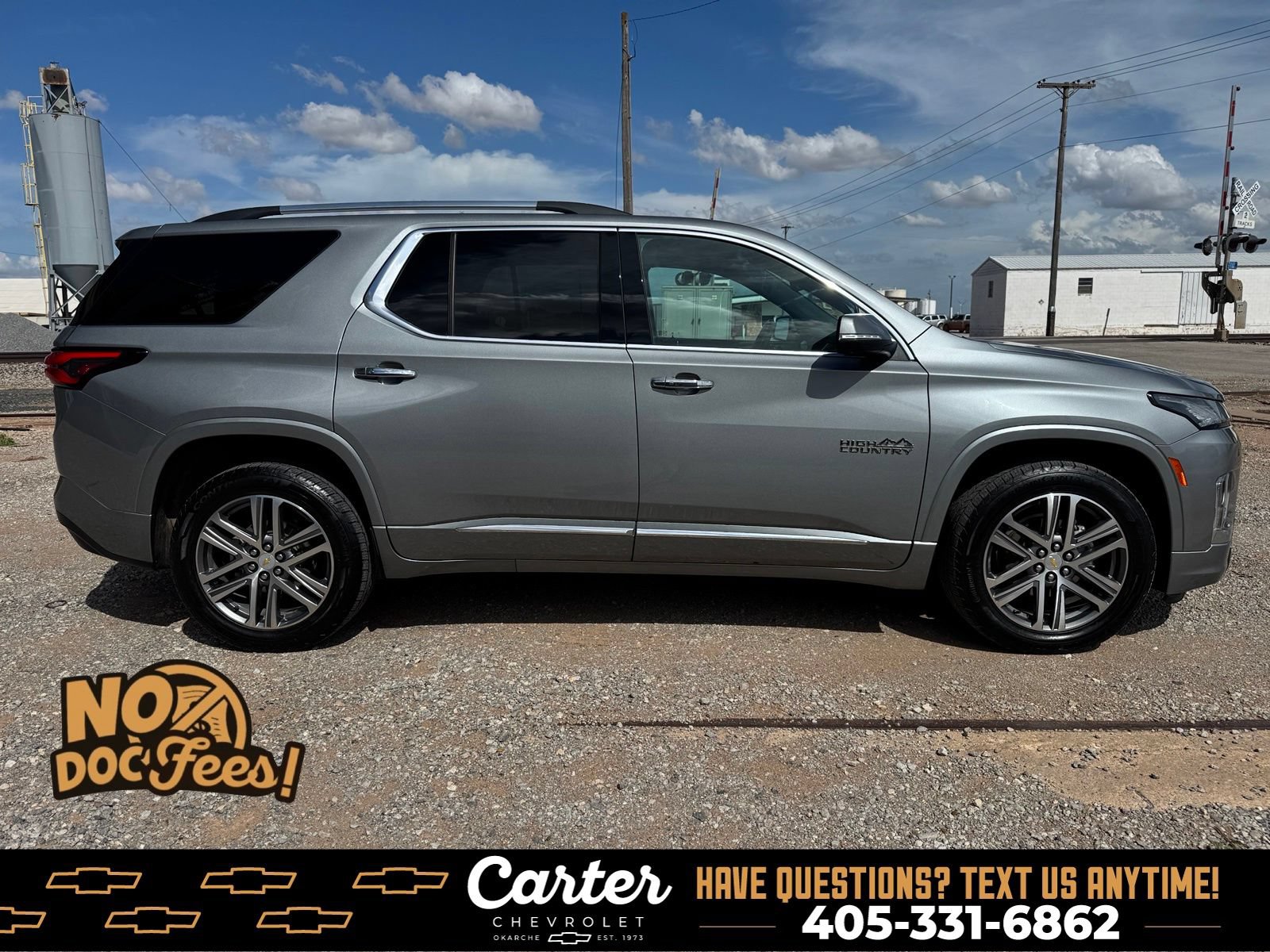 Used 2023 Chevrolet Traverse High Country FWD image 3