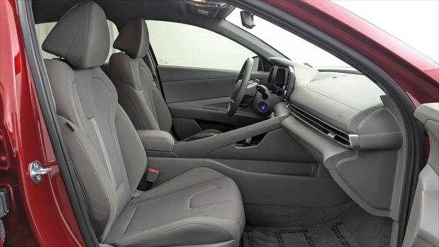 Used 2025 Hyundai Elantra SE FWD image 22